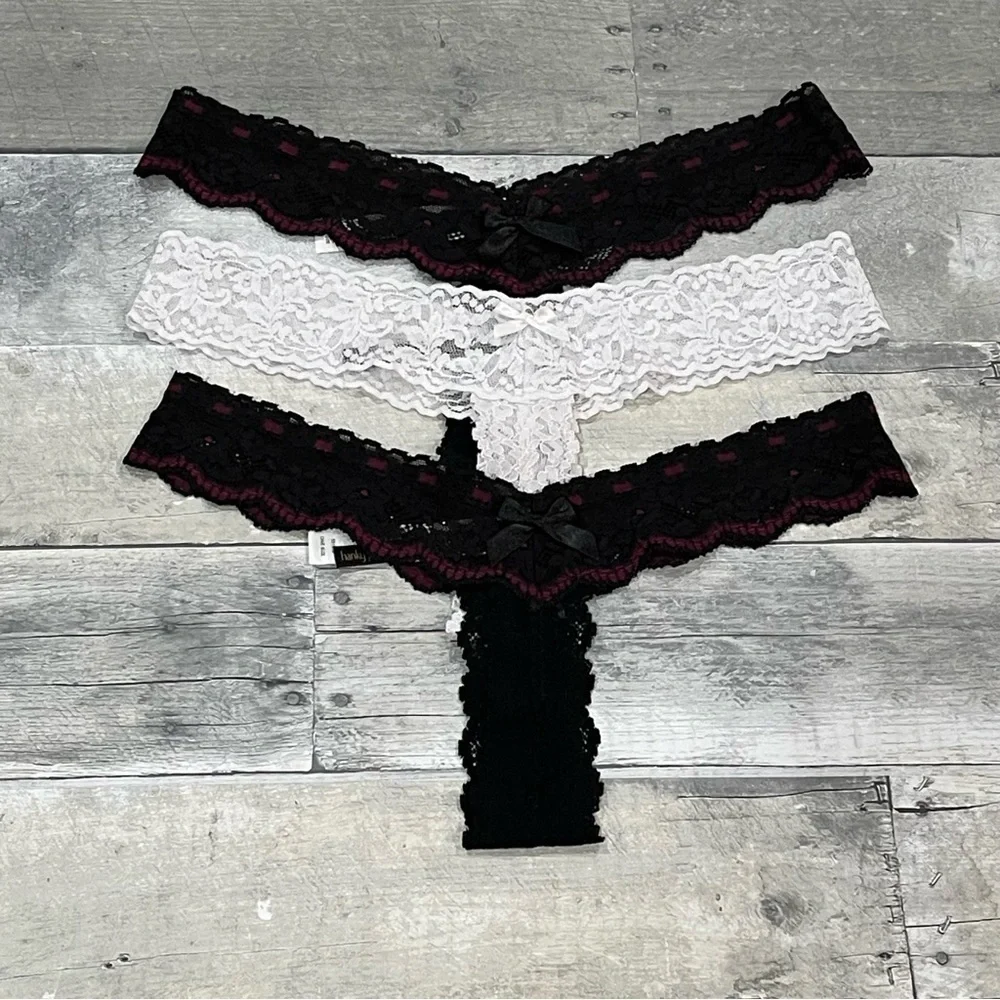 HANKY PANKY After Midnight Signature Lace Crotchless Thong 3-Pack Assorted color